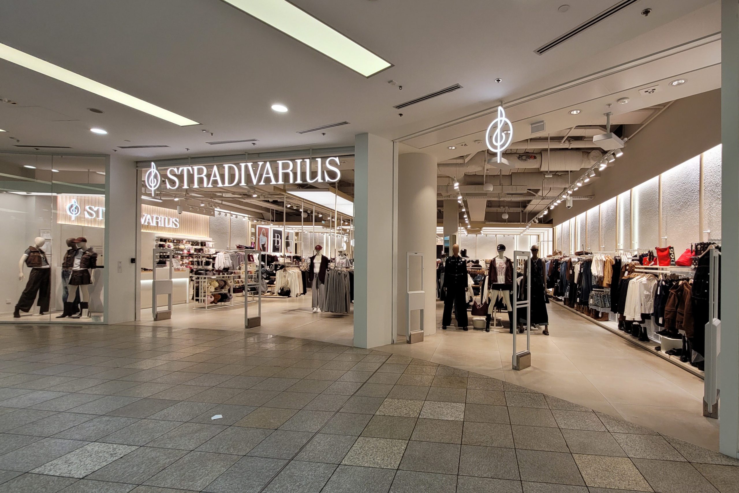 Nyári Stíluskalauz: Hogyan hódítsd meg a vízpartot és a várost a Stradivarius legújabb kollekciójával?